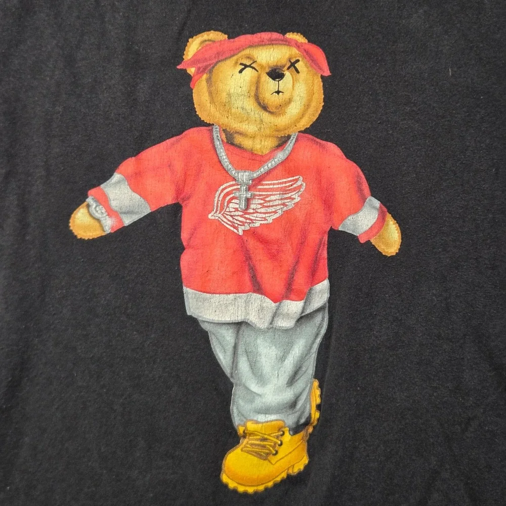 Gildan Heavy Cotton Detroit Red Wing Teddy Bear Streetwear Graphic T Shirt Black - Picture 2 of 8